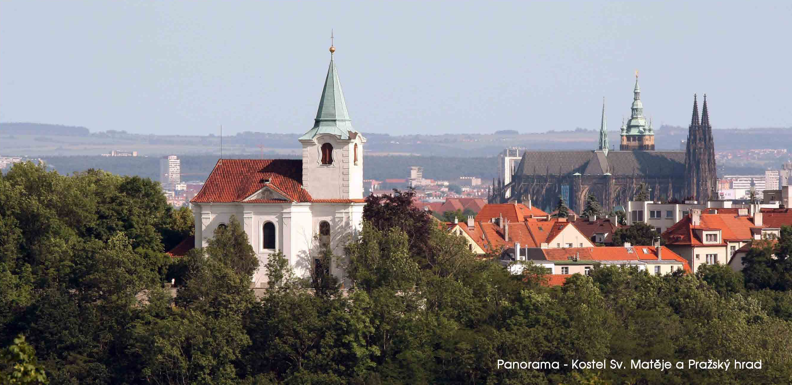 Panorama kostel Sv. Matěje a Pražský hrad Panorama kostel Sv. Matěje a Pražský hrad